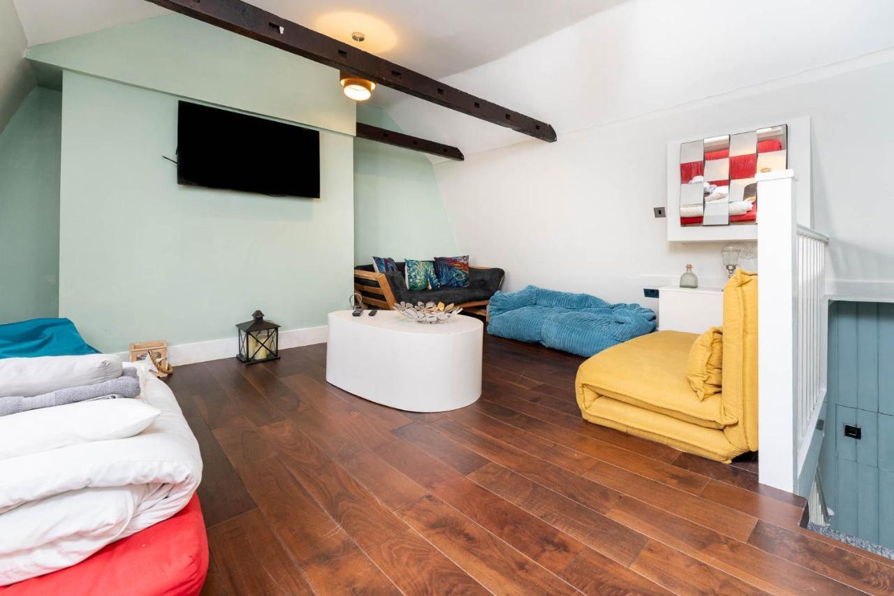 Sealanes 1 Apartment