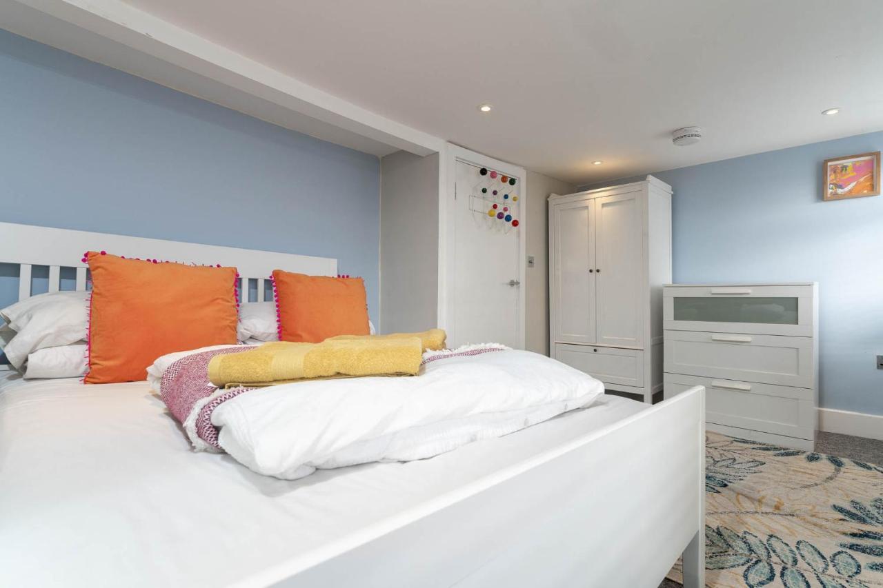 Apartment Sealanes 1